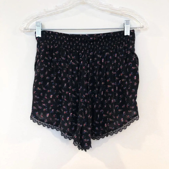 🍁UO Kimchi Blue Floral Bohemian Lace Soft Shorts - Picture 5 of 5